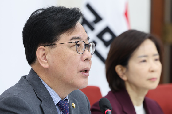 국힘, 정동영 해임건의안 당론 채택…송언석 "심각한 수준"