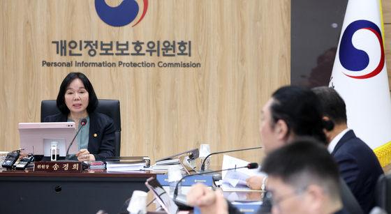 송경희 위원장, 개인정보위 전체회의 주재