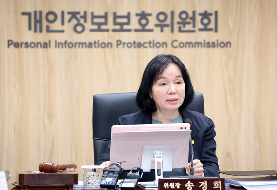 발언하는 송경희 위원장