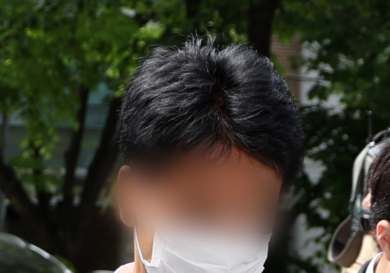 '인플루언서 수사 무마' 혐의 현직 경찰 영장심사 출석