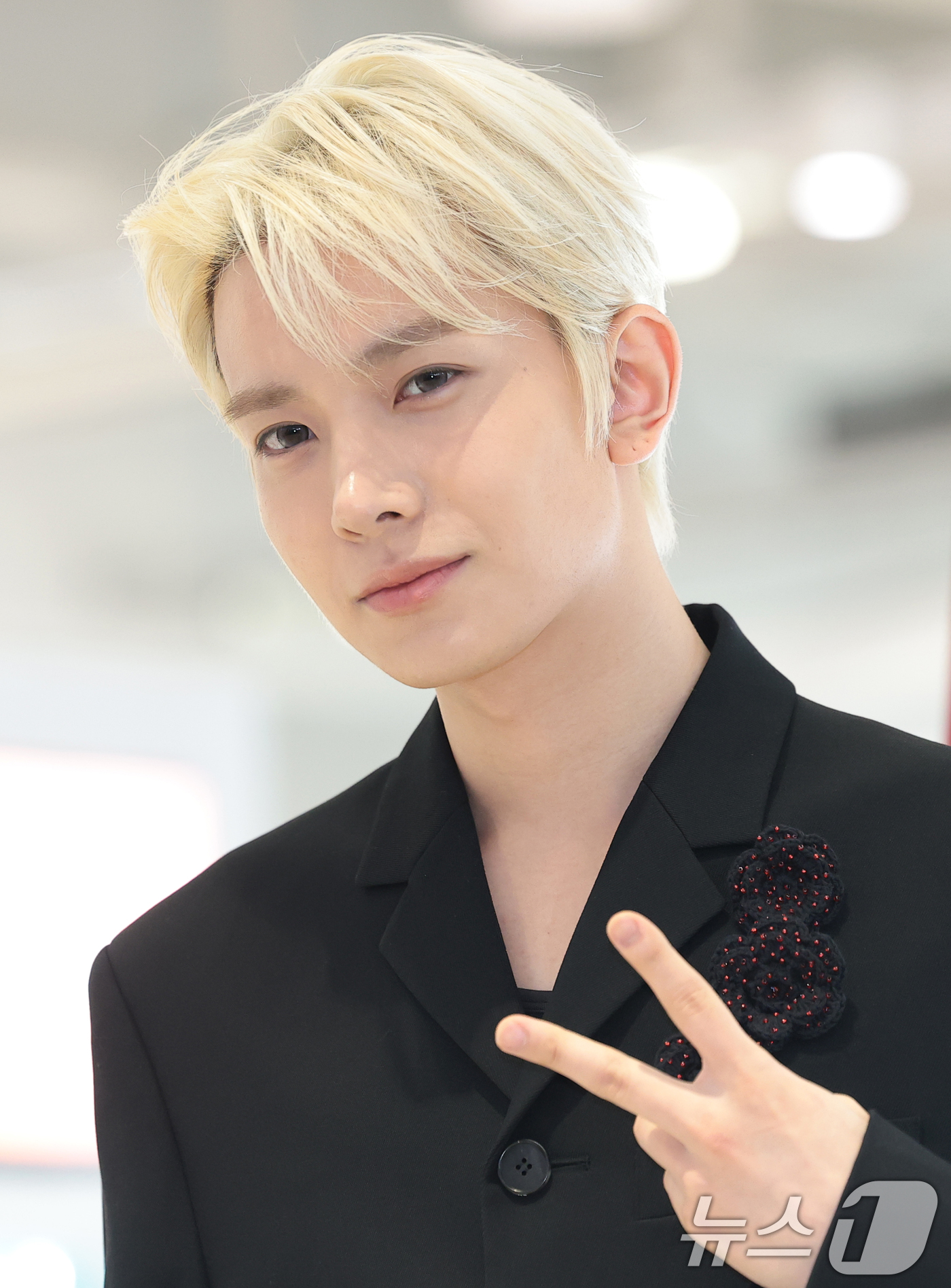 (서울=뉴스1) 권현진 기자 = 가수 에반(EVAN, 전 엔하이픈 희승)이 22일 서울 성수동 무신사 메가스토어에서 열린 컬러렌즈 브랜드 클라셋 매장 오픈 행사에 참석해 포즈를 취 …