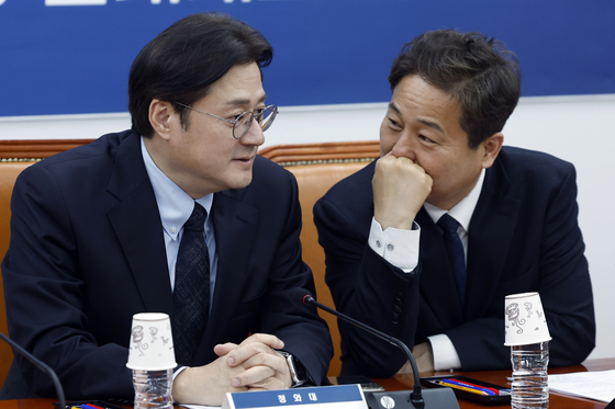 대화 나누는 홍익표·김영배