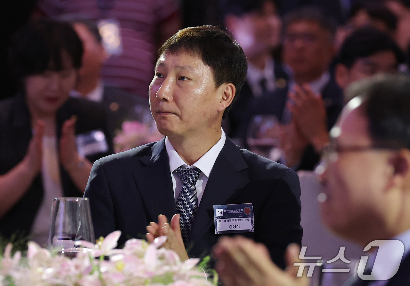(하노이(베트남)=뉴스1) 이재명 기자 = 김상식 베트남 축구 대표팀 감독이 22일(현지시간) 하노이의 한 호텔에서 열린 이재명 대통령 주최 동포 오찬 간담회에 참석해 있다. 20 …