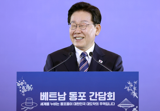李대통령 "'킹스포츠의 킹' 김상식 베트남 축구 감독 자랑스러워"