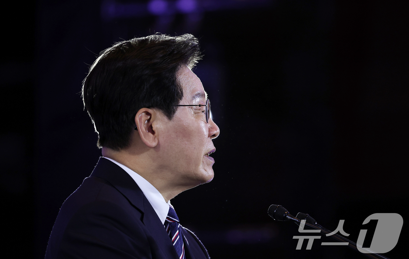 (하노이(베트남)=뉴스1) 이재명 기자 = 베트남을 국빈 방문 중인 이재명 대통령이 22일(현지시간) 하노이의 한 호텔에서 열린 동포 오찬 간담회에서 인사말을 하고 있다. 2026 …