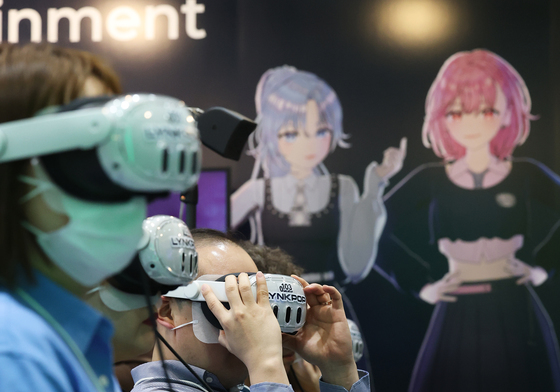 가상현실로 만나는 아이돌