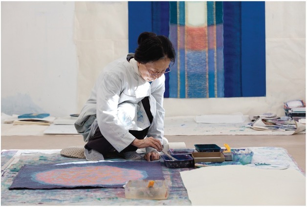 "내면의 성찰로 빚어낸 영원의 빛"…'방혜자 회고전' 청주서 개막