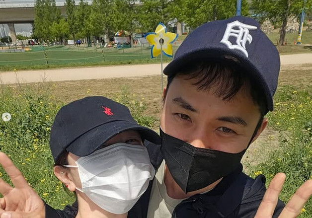 '똑바로 살아라' 노형욱, 미모의 비연예인 여친 공개 "기적"…김선아도 축하