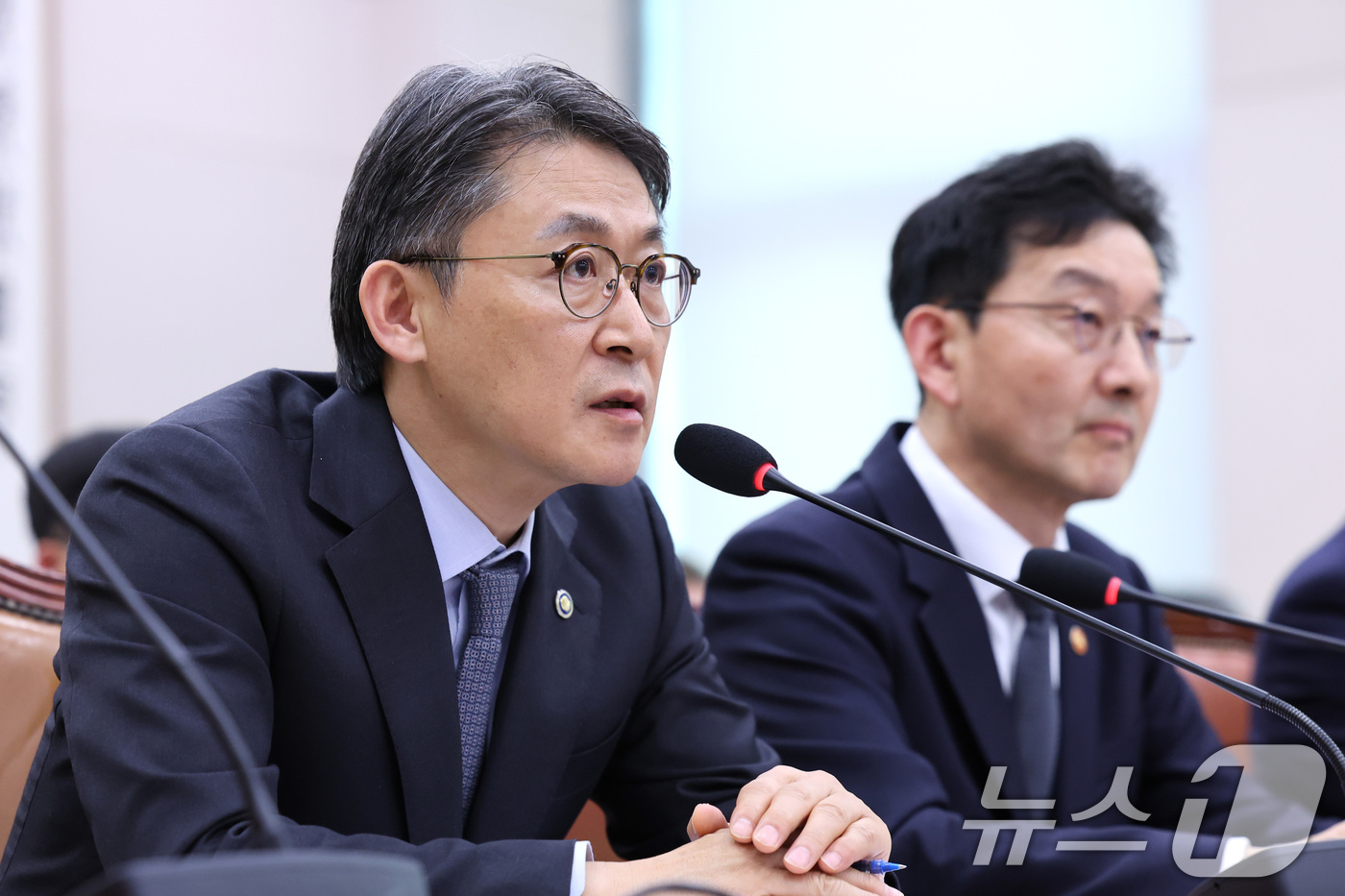 (서울=뉴스1) 신웅수 기자 = 권대영 금융위원회 부위원장이 22일 서울 여의도 국회에서 열린 법제사법위원회 전체회의에서 의원 질의에 답변하고 있다. 2026.4.22/뉴스1