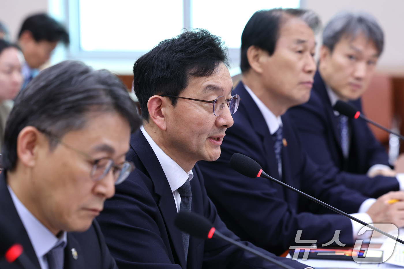 (서울=뉴스1) 신웅수 기자 = 윤창렬 국무조정실장이 22일 서울 여의도 국회에서 열린 법제사법위원회 전체회의에서 의원 질의에 답변하고 있다. 2026.4.22/뉴스1