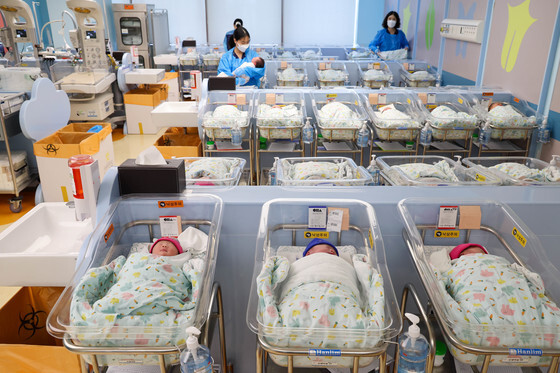 2월 출생아 2.2만명, 증가율 '역대 최대' 13.6%