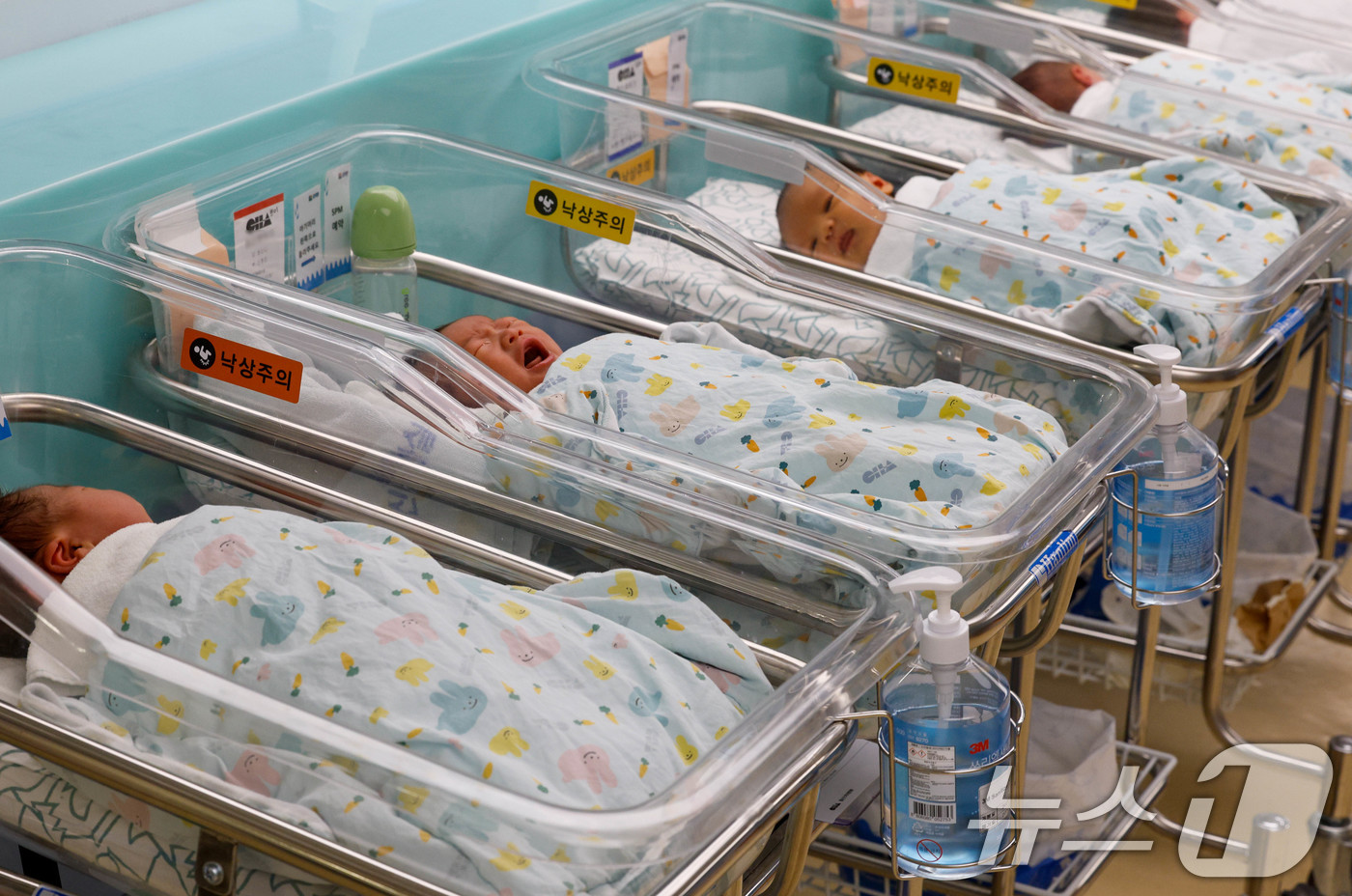 (고양=뉴스1) 안은나 기자 = 22일 경기 고양시 차의과학대학교 일산차병원 신생아실.국가데이터처가 이날 발표한 2026년 2월 인구동향에 따르면 지난 2월 출생아 수는 2만 28 …