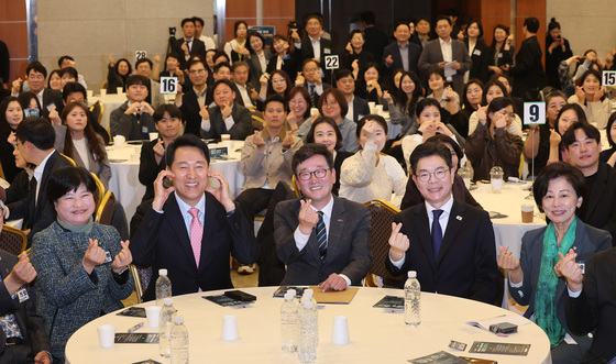 하트 선보이는 오세훈·정원오