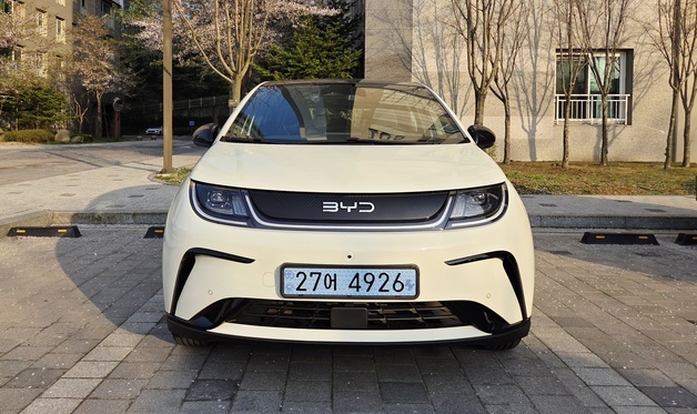 "이 가격에 이 정도?"…2천만원대 BYD 돌핀, 편견 깨는 '가성비 EV'