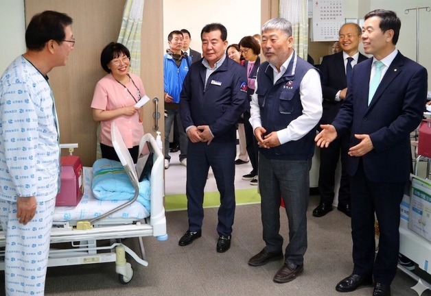 근로복지공단, 산재노동자 위문…"현장 목소리 정책에 반영"