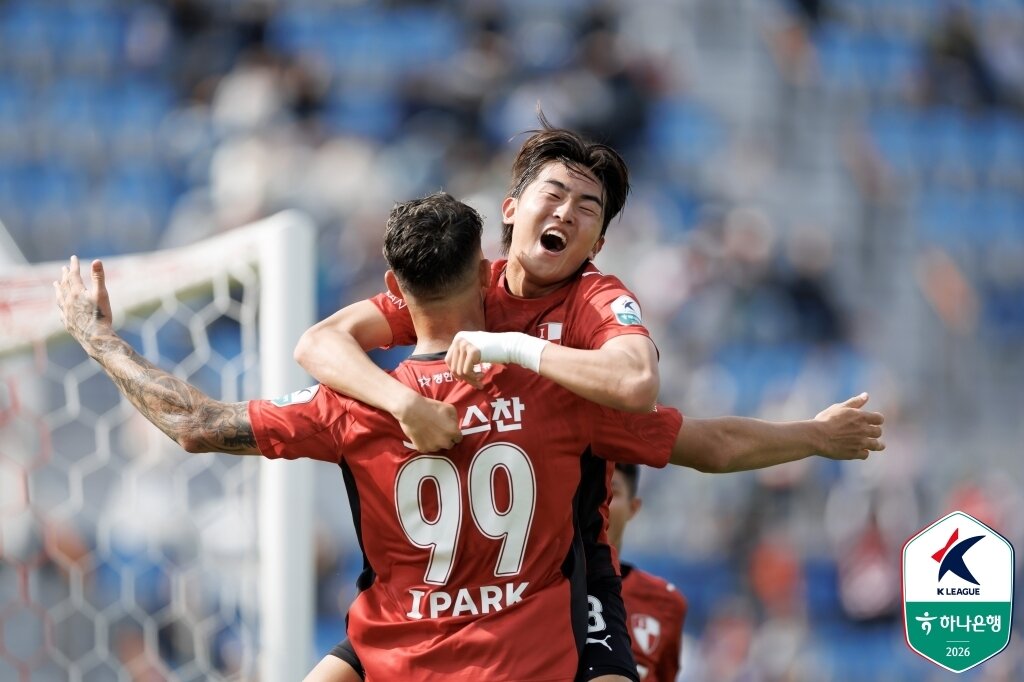 본문 이미지 - 경기당 2골 이상 터뜨리며 화끈한 공격의 팀으로 탈바꿈한 부산 (한국프로축구연맹 제공)