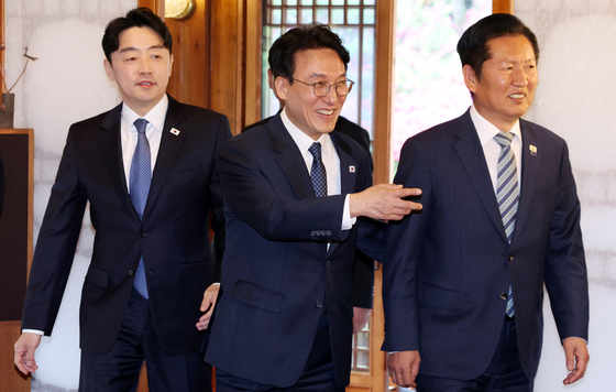 당정청 "5부제 참여 차량 보험료 할인 특약상품 5월 출시"(종합)