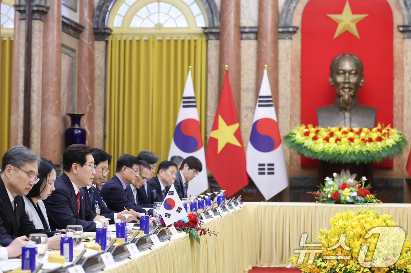 (하노이(베트남)=뉴스1) 이재명 기자 = 이재명 대통령이 22일(현지시간) 하노이 주석궁에서 열린 한-베트남 정상회담에서 발언하고 있다. 2026.4.22/뉴스1