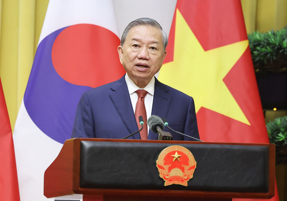 발언하는 또 럼 베트남 당 서기장