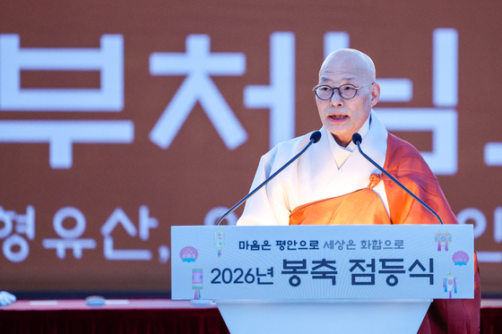 점등사하는 진우스님