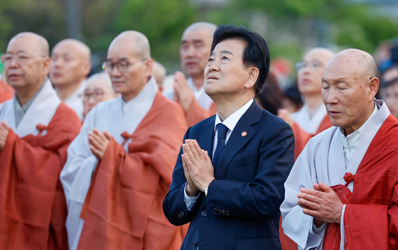 반야심경 봉독하는 정동영 장관