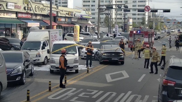 전주 도로서 차량 5대 '쾅'…운전자 '급발진' 주장