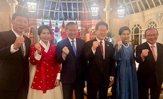 기념촬영 하는 이재명 대통령