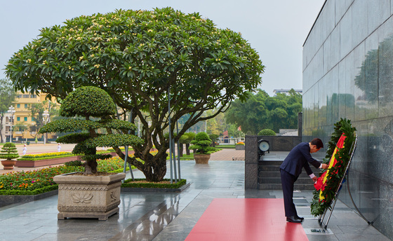호찌민 묘소 헌화하는 이재명 대통령
