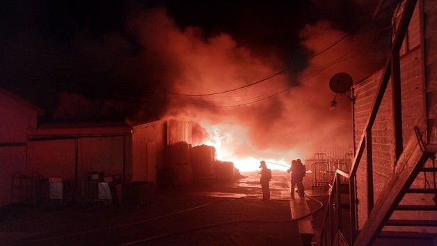 고성 버섯재배농장서 화재…외국인 근로자 6명 대피