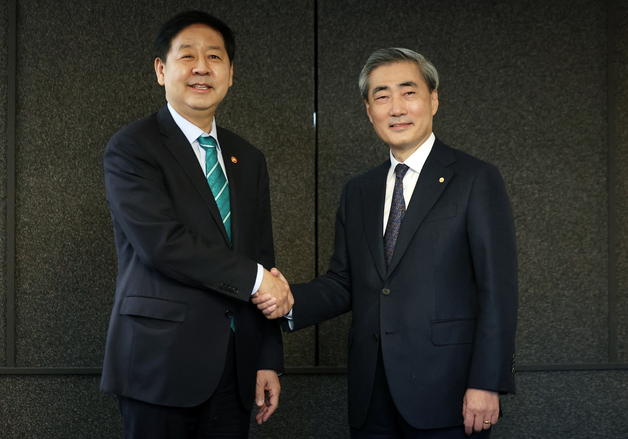 구윤철·신현송 첫 회동 "중동 리스크 공조 강화…재정·통화정책 조화"