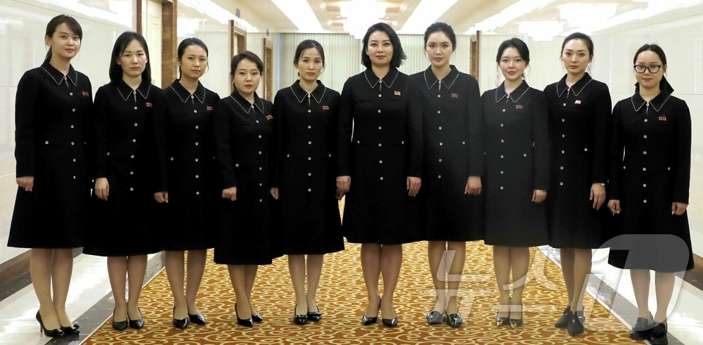 (평양 노동신문=뉴스1) = 북한 노동당 기관지 노동신문은 23일 재중조선인청년협회 축하단이 청년동맹 대회 참석을 위해 평양에 도착했다고 보도했다. [국내에서만 사용가능. 재배포 …