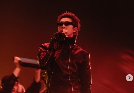 BTS RM, 日 금연구역 흡연 의혹…"꽁초 무단 투기, 경비원이 지적"