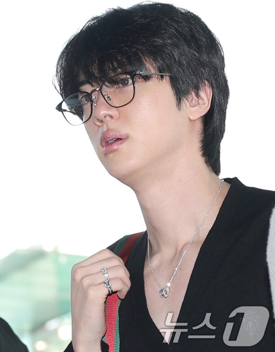 진, 출국하는 '월드 와이드 핸섬'