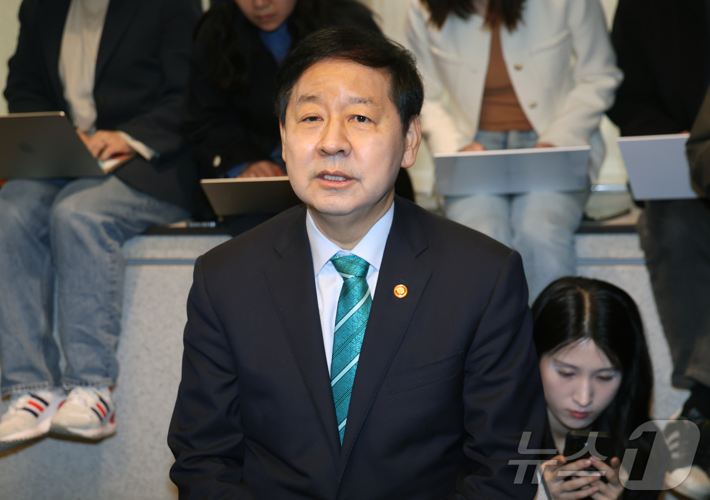 (서울=뉴스1) 김진환 기자 = 구윤철 경제부총리 겸 재정경제부 장관이 23일 오전 서울 중구 은행회관에서 열린 신현송 한국은행 총재와의 조찬회동에 앞서 모두발언을 하고 있다. 2 …