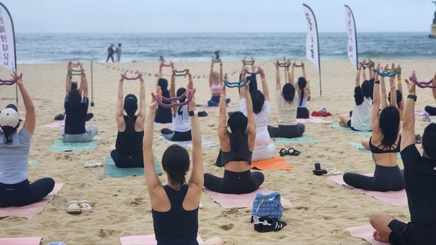 '해변요가, 오션러닝' 부산 바다에서 즐기는 힐링…해양치유 프로그램