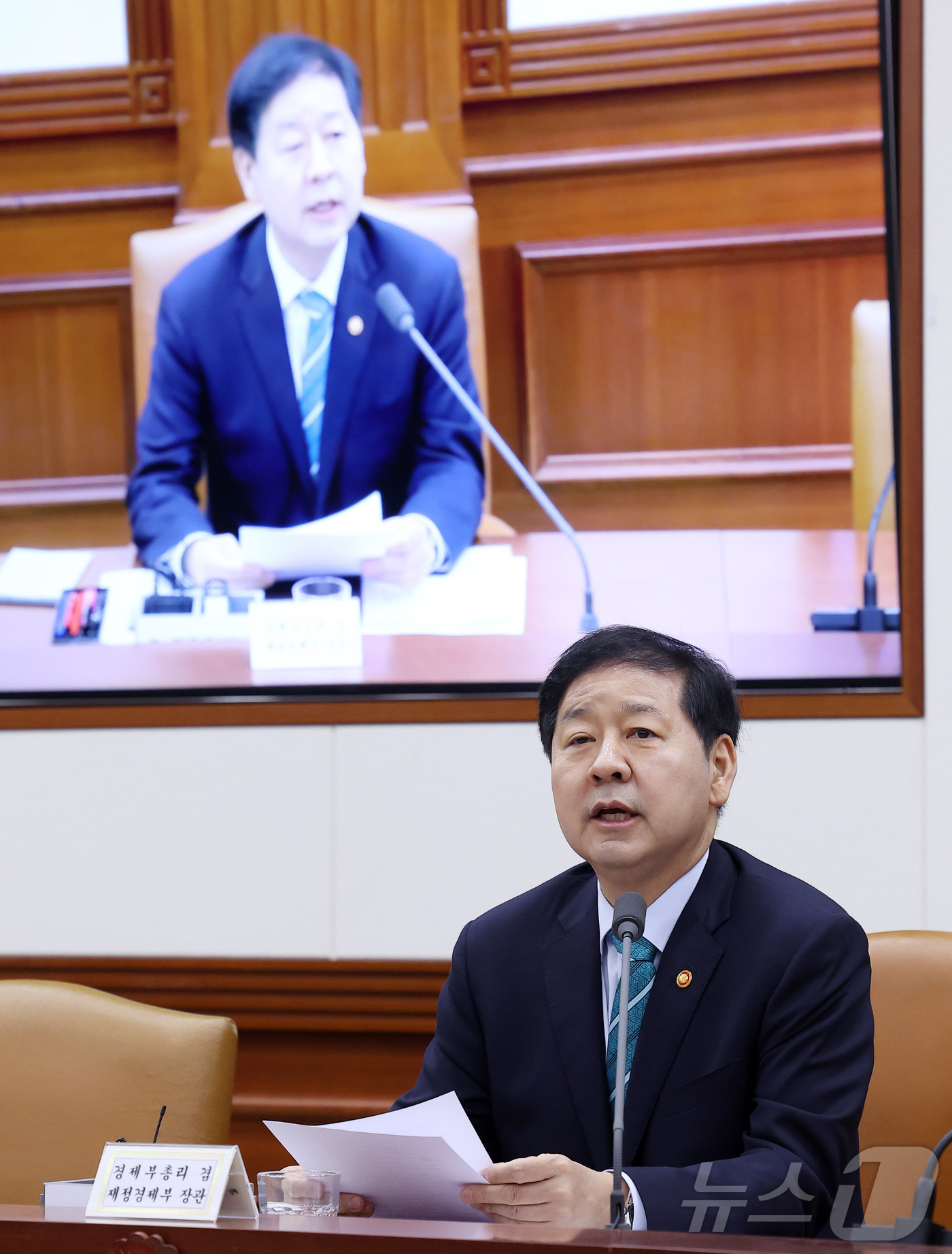(서울=뉴스1) 김성진 기자 = 구윤철 경제부총리 겸 재정경제부 장관이 23일 서울 종로구 정부서울청사에서 열린 민생물가 특별관리 관계장관 TF 회의에서 모두발언을 하고 있다. 2 …