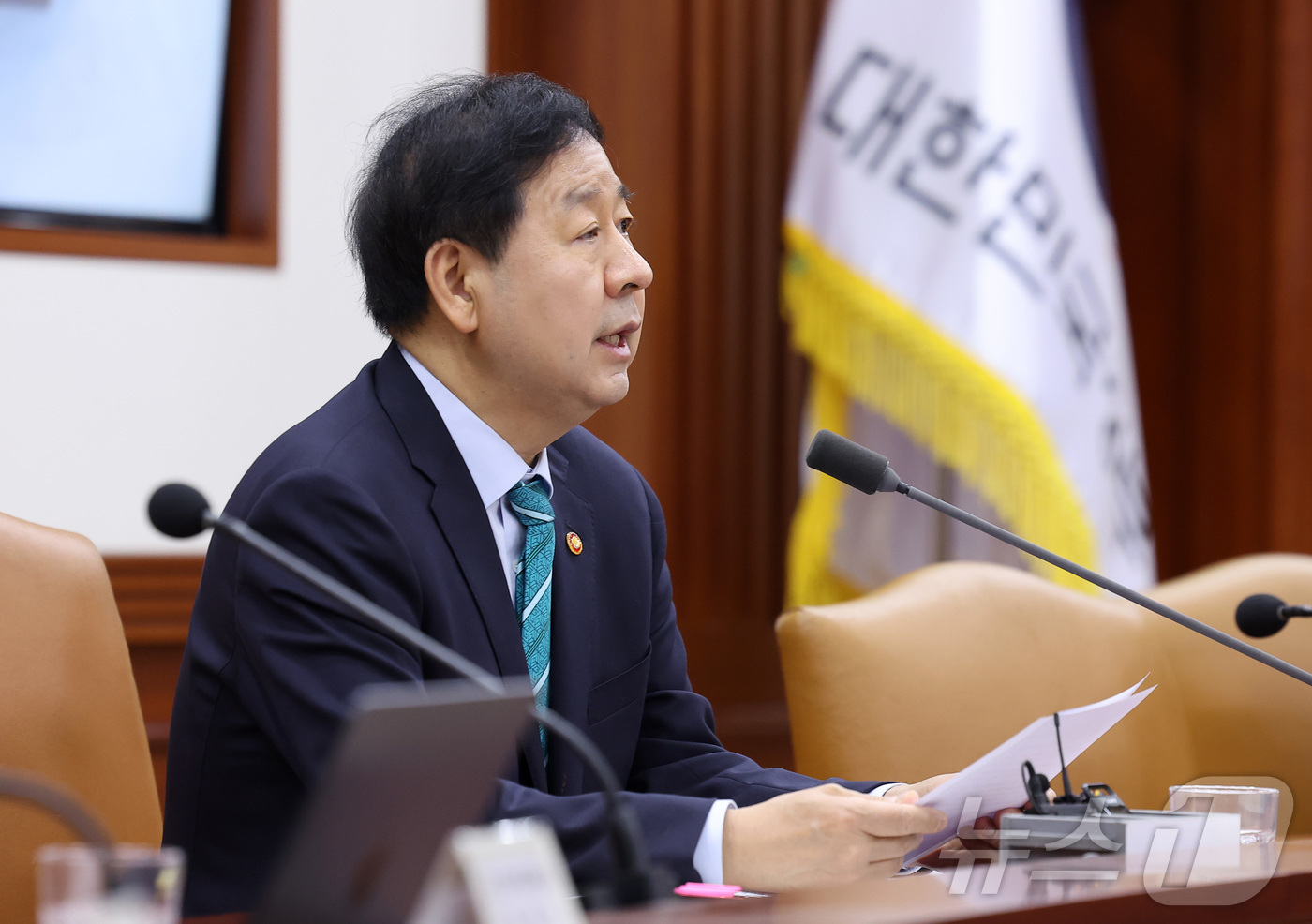 (서울=뉴스1) 김성진 기자 = 구윤철 경제부총리 겸 재정경제부 장관이 23일 서울 종로구 정부서울청사에서 열린 민생물가 특별관리 관계장관 TF 회의에서 모두발언을 하고 있다. 2 …