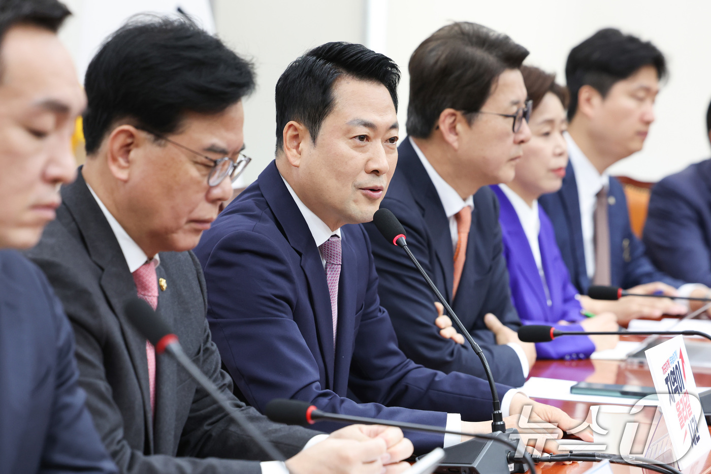 (서울=뉴스1) 신웅수 기자 = 장동혁 국민의힘 대표가 23일 서울 여의도 국회에서 열린 최고위원회의에서 발언하고 있다. 2026.4.23/뉴스1