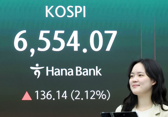 '곱버스' 팔고 레버리지 매수…ETF 주도권 개인에 넘어가 '고위험' 베팅