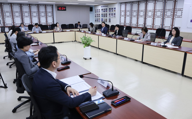 원민경 장관, 공공부문 성희롱 성폭력 대응체계 점검 회의 주재
