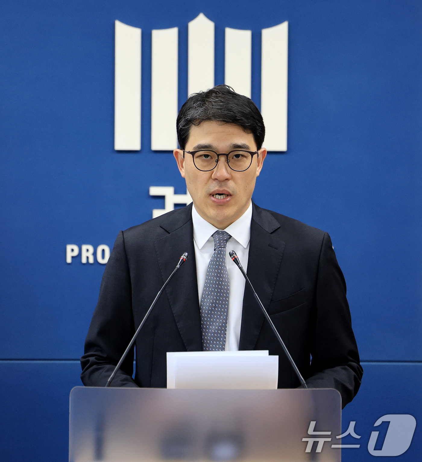 (서울=뉴스1) 이호윤 기자 = 나희석 서울중앙지검 공정거래조사부 부장검사가 23일 서울 서초구 서울고등검찰청 브리핑룸에서 전분당 담합 관련 수사 결과 브리핑을 하고 있다. 202 …