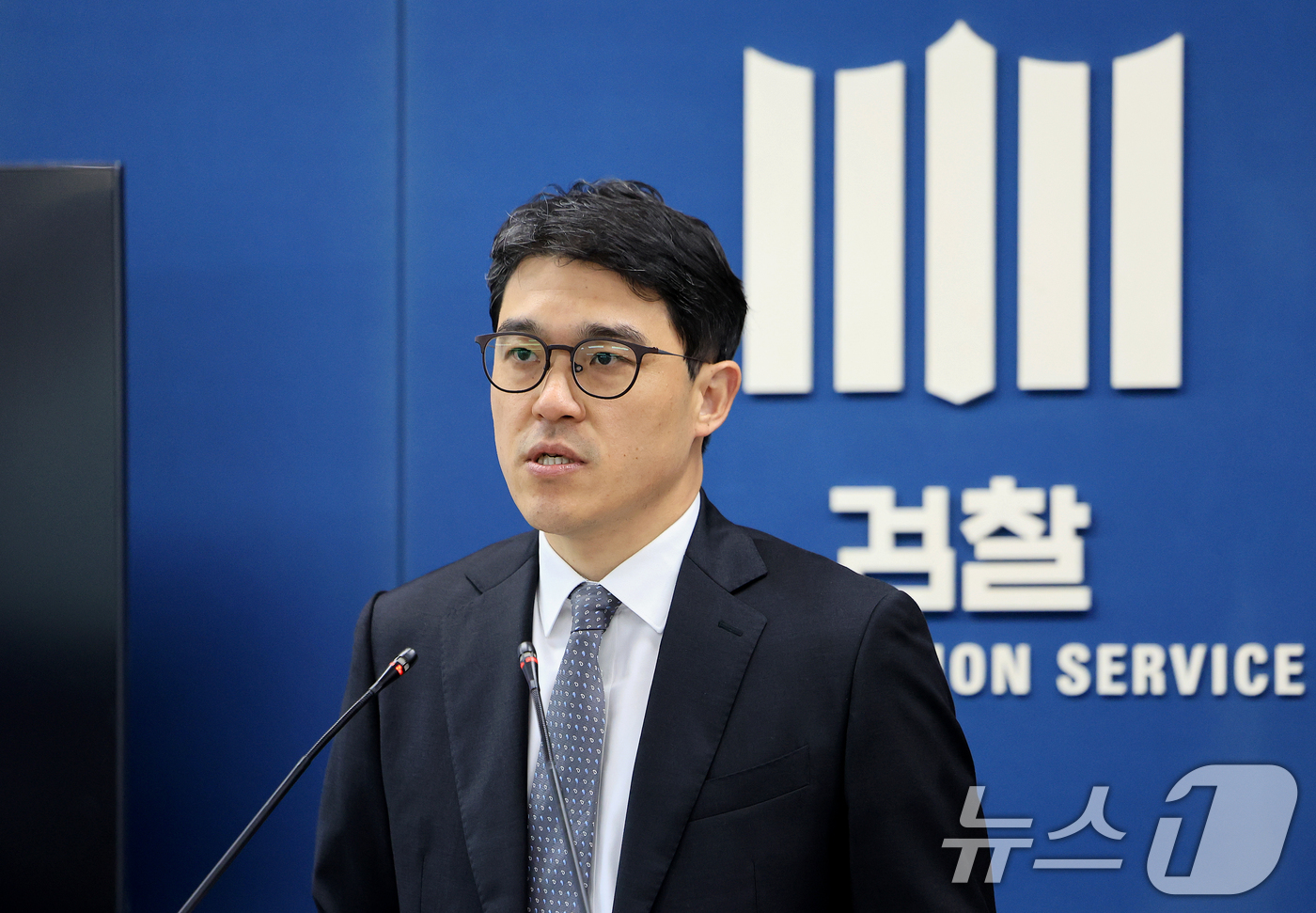 (서울=뉴스1) 이호윤 기자 = 나희석 서울중앙지검 공정거래조사부 부장검사가 23일 서울 서초구 서울고등검찰청 브리핑룸에서 전분당 담합 관련 수사 결과 브리핑을 하고 있다. 202 …