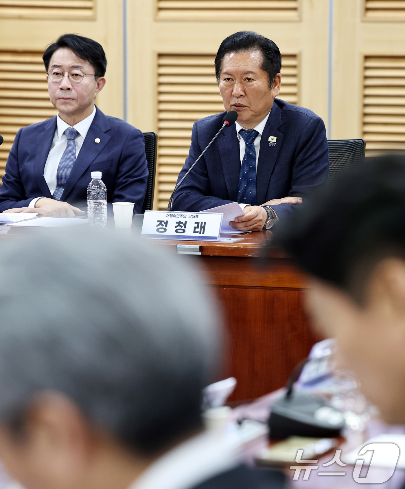 (서울=뉴스1) 구윤성 기자 = 정청래 더불어민주당 대표가 23일 오전 서울 여의도 국회의원회관에서 '중동전쟁의 영향과 과제'를 주제로 열린 토론회에서 발언하고 있다. 2026.4 …