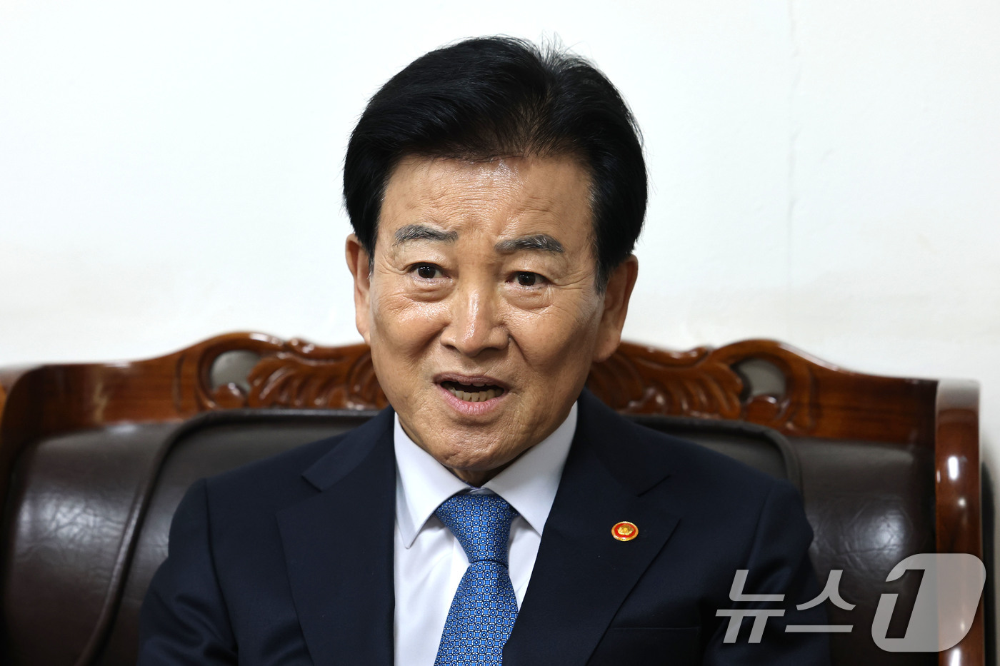 (서울=뉴스1) 이광호 기자 = 정동영 통일부 장관이 23일 오전 서울 종로구 수운회관에서 한국종교인평화회의(KCRP) 대표회장인 박인준 천도교 교령을 예방, 발언하고 있다.  2 …