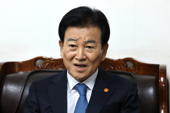 발언하는 정동영 장관