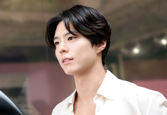 [뉴스1 ★]박보검,테이프 칭칭 감은 줄 알았더니…패션의 한 수