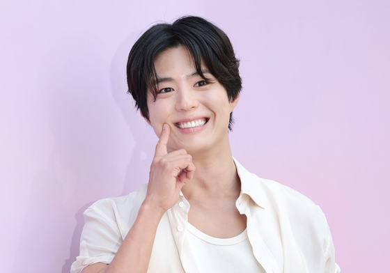 박보검, 유니크한 벨트 눈길