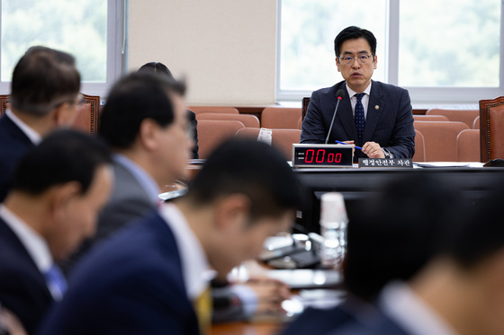"고유가 지원금 앞두고 현장 점검"…김민재 차관, 종로 주민센터 방문