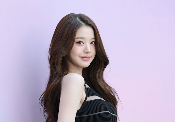 장원영, 인형이 따로없네