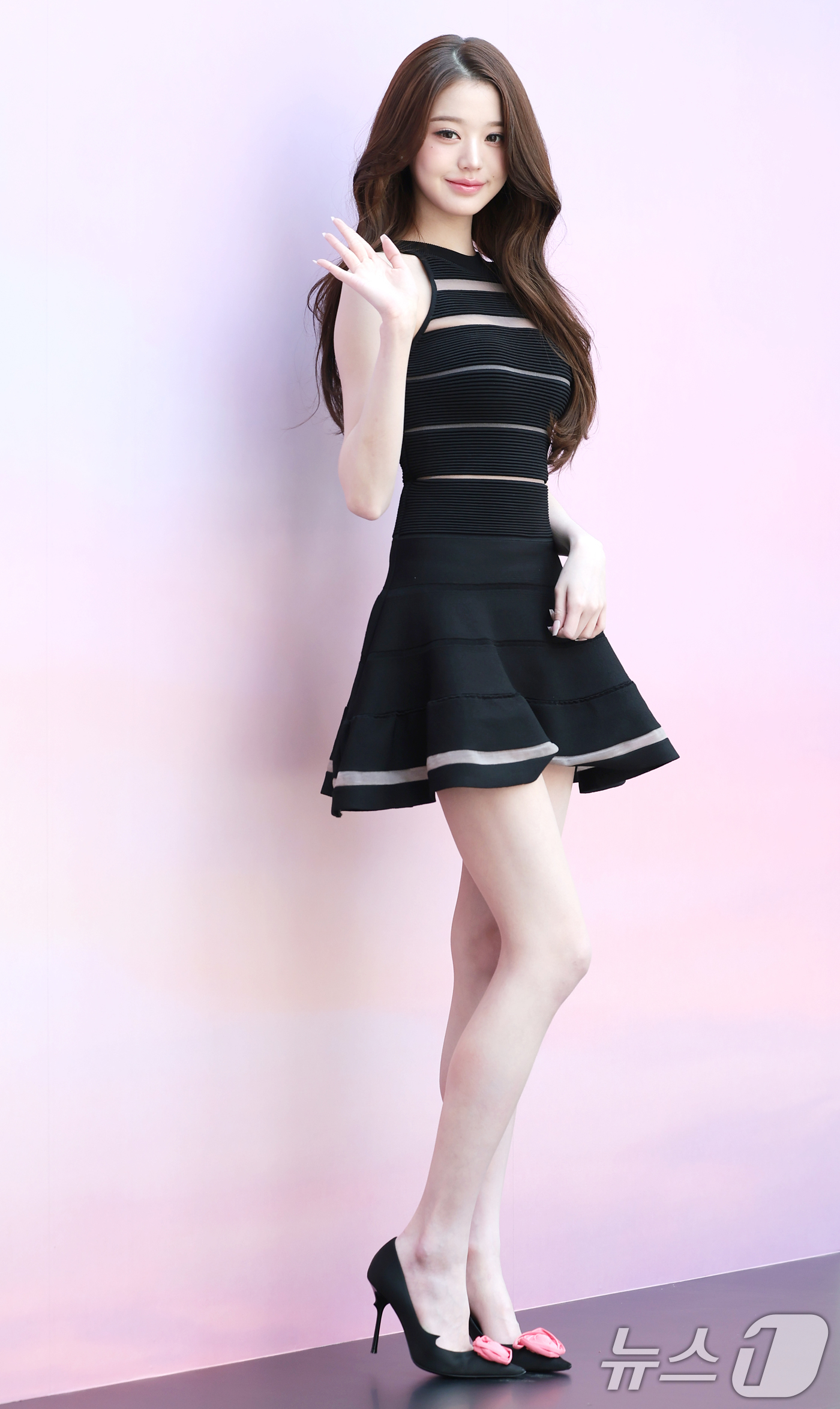 (서울=뉴스1) 권현진 기자 = 그룹 아이브(IVE)의 장원영이 23일 서울 성동구 쎈느성수에서 열린 다이슨코리아의 여행용 헤어드라이어 '다이슨 슈퍼소닉 트래블' 출시 기념 팝업 …